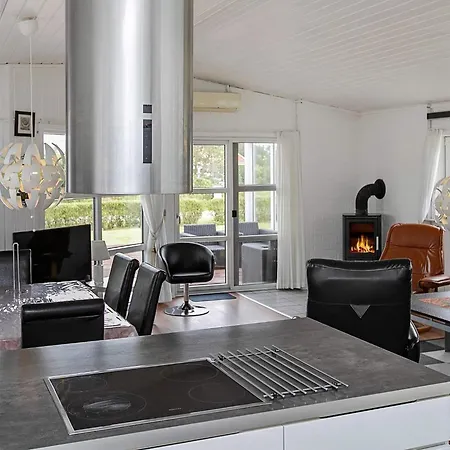 6 Person In Ulfborg *